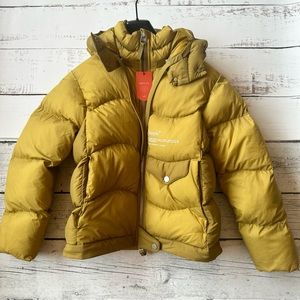 NWT green puffer size XS unisex